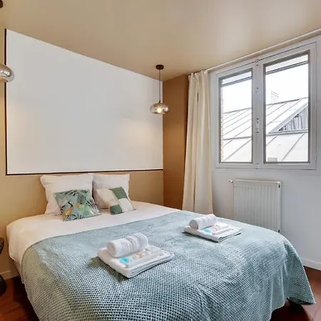 220 Jessy - Superb In * Paris